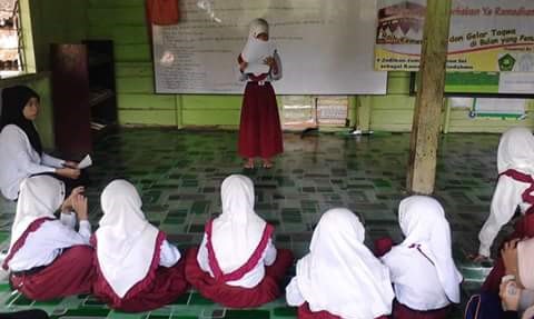 Sekolah Kolong Rumah Di Tapal Batas Indonesia