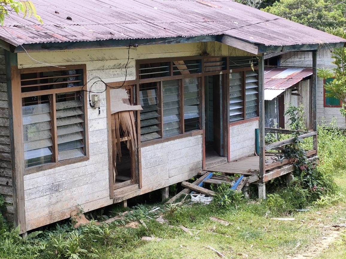 Rumah Dinas Guru Di Lumbis Kecamatan Lumbis Butuh Pembenahan