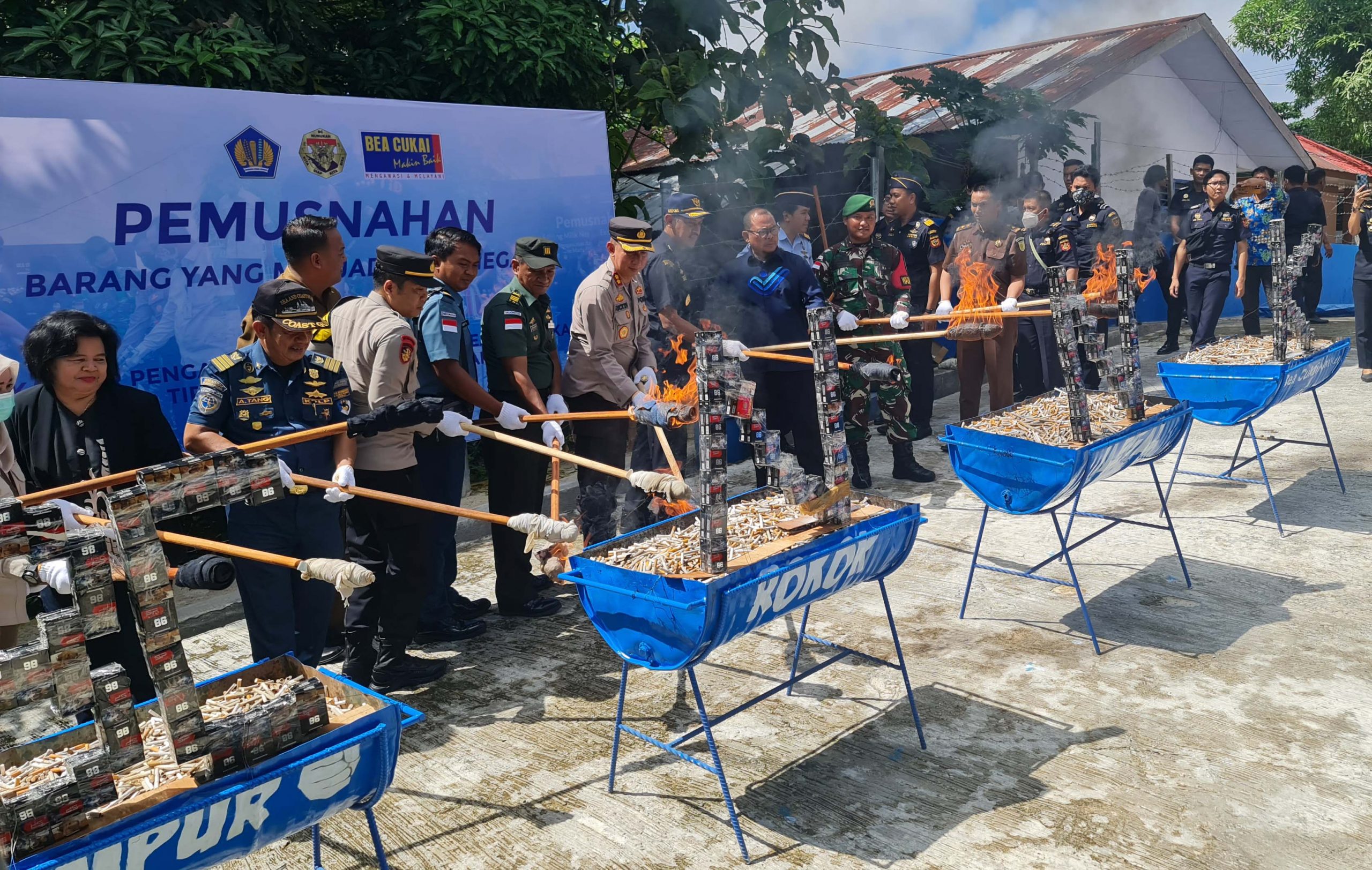 Bea Cukai Nunukan Musnahkan Ribuan Barang Ilegal. 