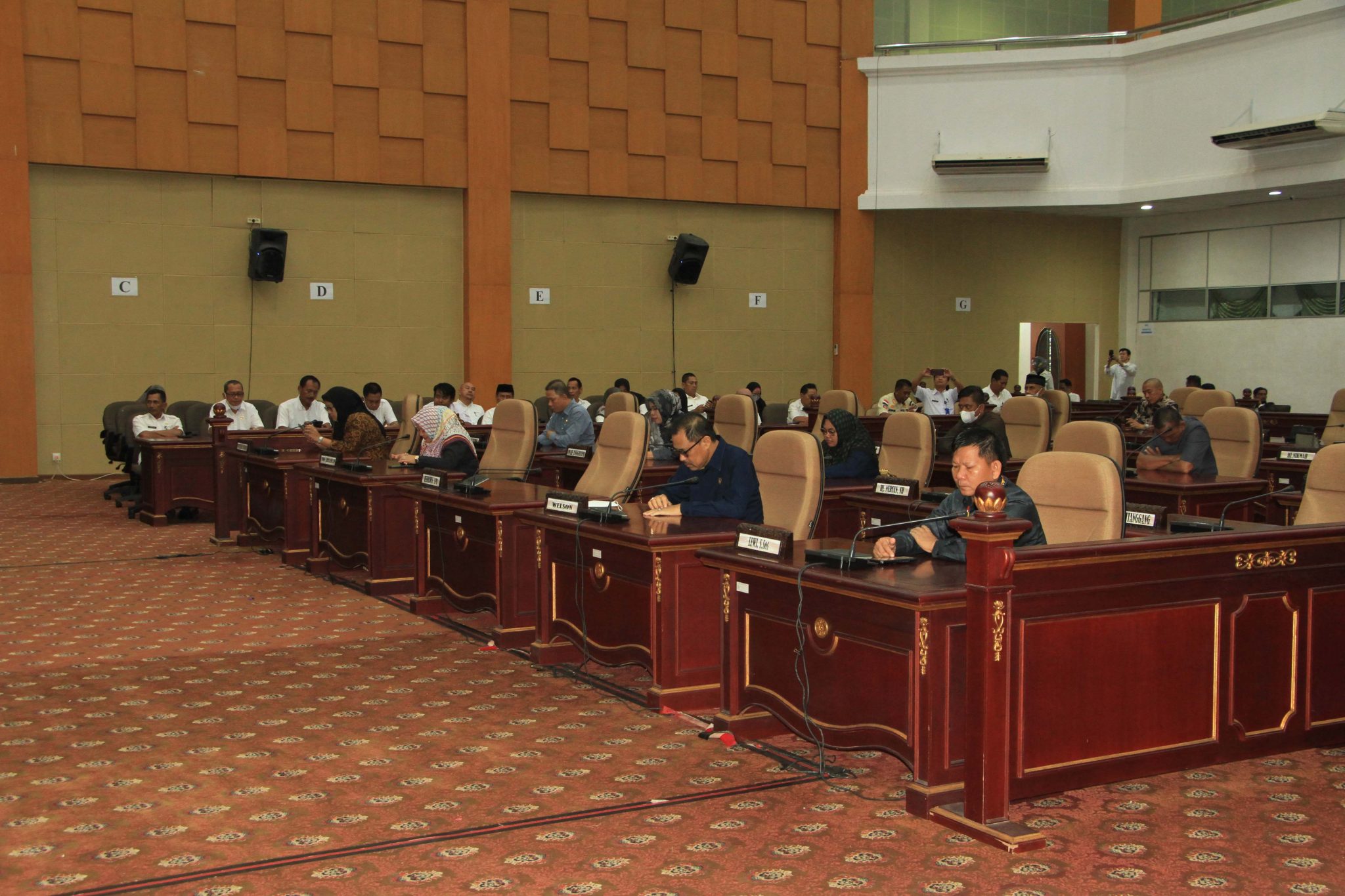Anggota DPRD Nunukan menyimak Jawaban Pemerintah Daerah Terhadap Pemandangan Umum Fraksi atas RAPBD 2023.
