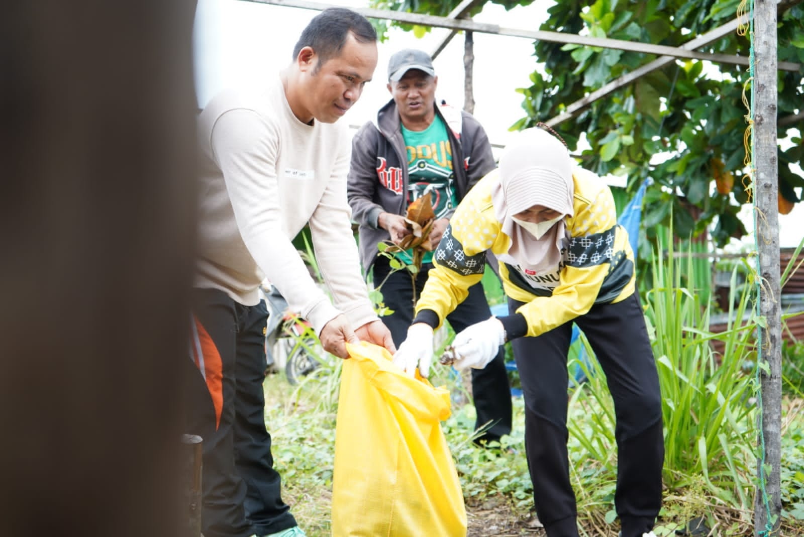 Bupati Nunukan Hj. Asmin Laura Hafid, di kegiatan World Cleanup Day (WCD) tahun 2022, di pelabuhan tunon taka.