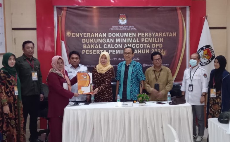 Penyerahan Dukungan Larazari Moriska ke KPU Kalimantan Utara.