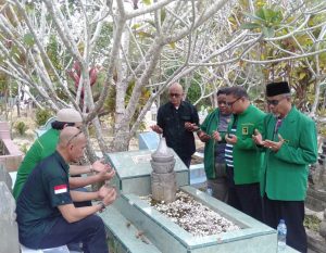 Ketua DPC DAN pengurus Ziarah ke makam Tokoh Politik PPP Nunukan.