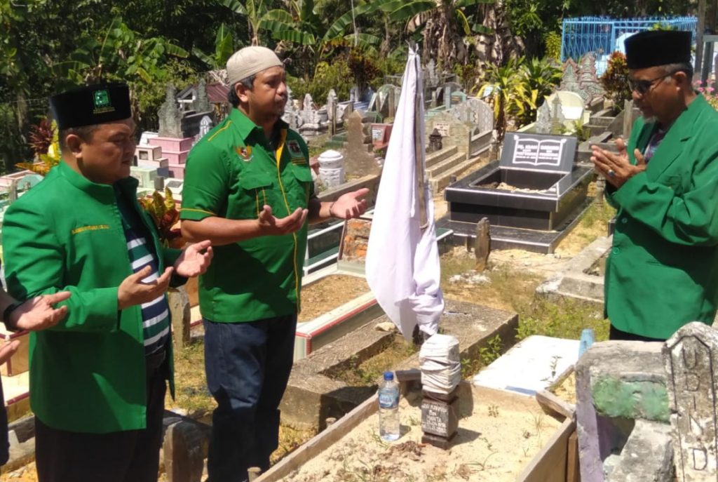 Ketua DPC DAN pengurus Ziarah ke makam Tokoh Politik PPP Nunukan.