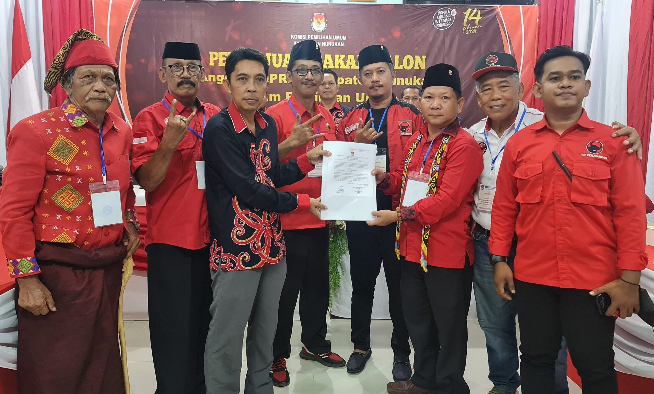 PDIP Nunukan Ajukan Nama Bakal Calon Anggota Legislatif di Kantor KPUD Nunukan.