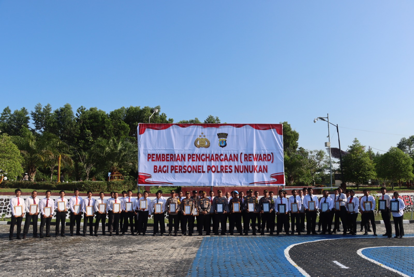 81 Personel Polres Nunukan Terima Penghargaan.