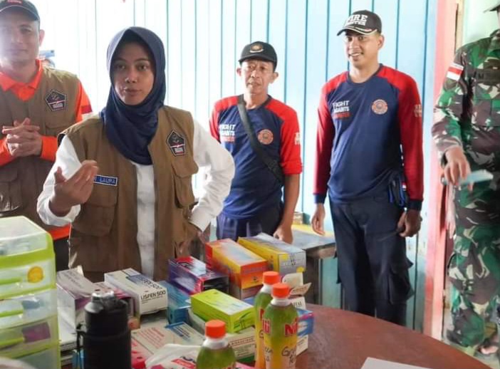 Bupati Nunukan, Hj Asmin Laura Hafid, SE, MM, Ph.D tinjau lokasi banjir dan menyalurkan bantuan sembako kepada warga yang terdampak