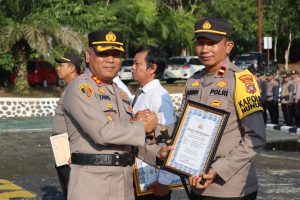 81 Personel Polres Nunukan Terima Penghargaan.