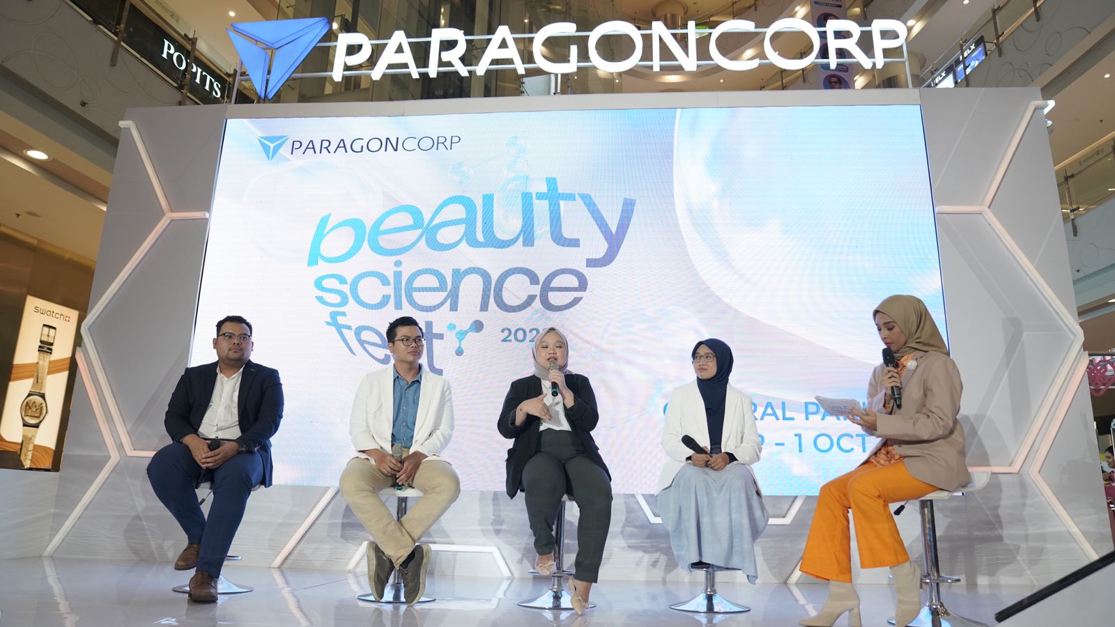 empat delegasi R&D ParagonCorp yang tergabung dalam Paragon Researcher membagikan pengalaman serta penelitiannya ketika mengikuti forum ilmiah