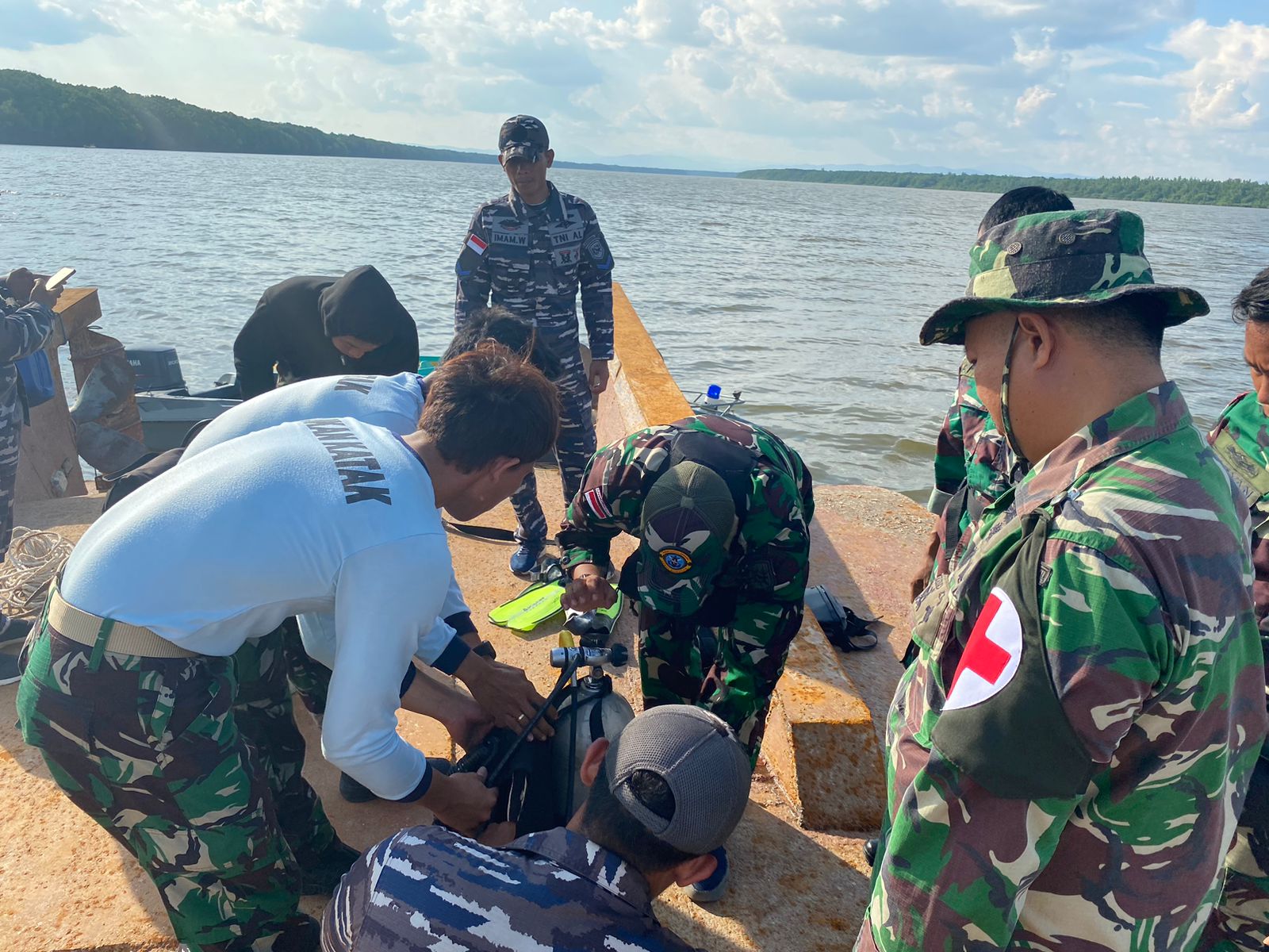 Lanal Dan Tim SAR Gabungan Evakuasi ABK Tenggelam Di Seimenggaris.