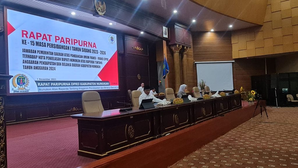 Pemerintah Daerah Jawab Pandangan Umum Fraksi Terhadap RAPBD 2024. 1