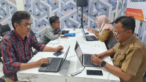 DPM - PTSP Nunukan Dampingi Pelaku Usaha Sampaikan LKPM OSS.