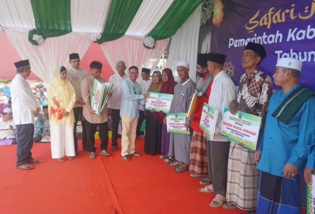 Penyampaian Dana Hiba Ke sejumlah Pengurus Masjid, Khotib, Imam Masjid