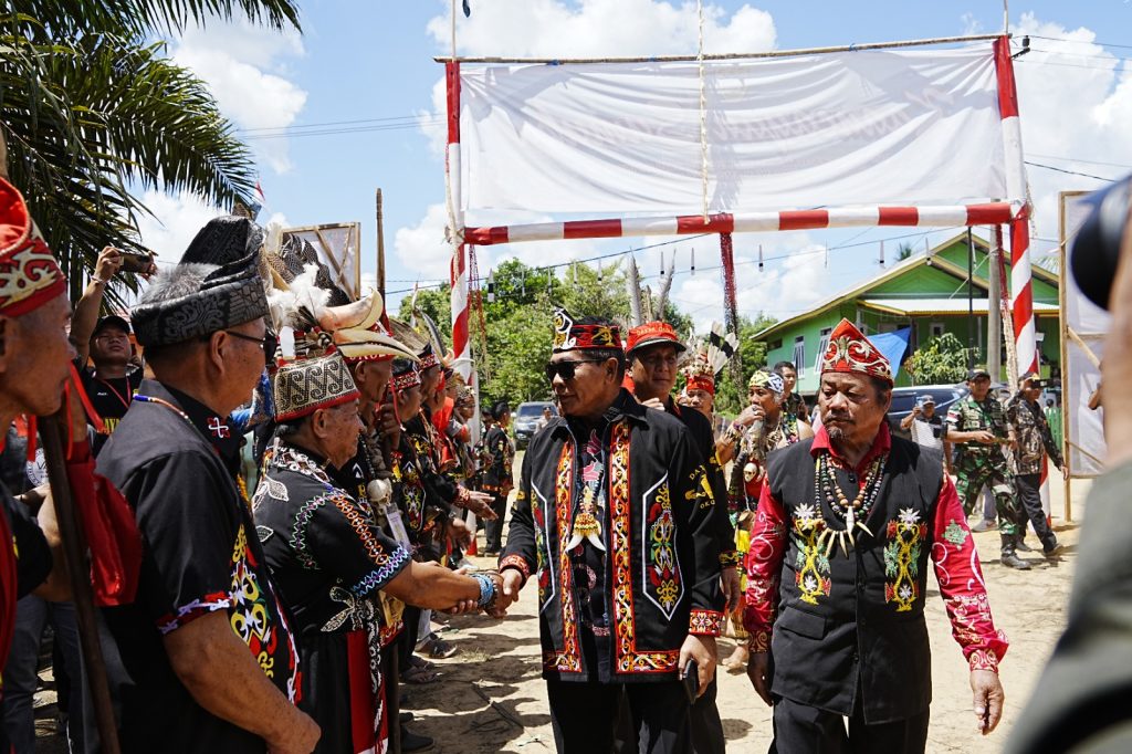 Gubernur Disambut Tarian Serta Acara Adat, Mubes dan Ilau Dayak Okolod Jadi Sarana Promosi Kebudayaan