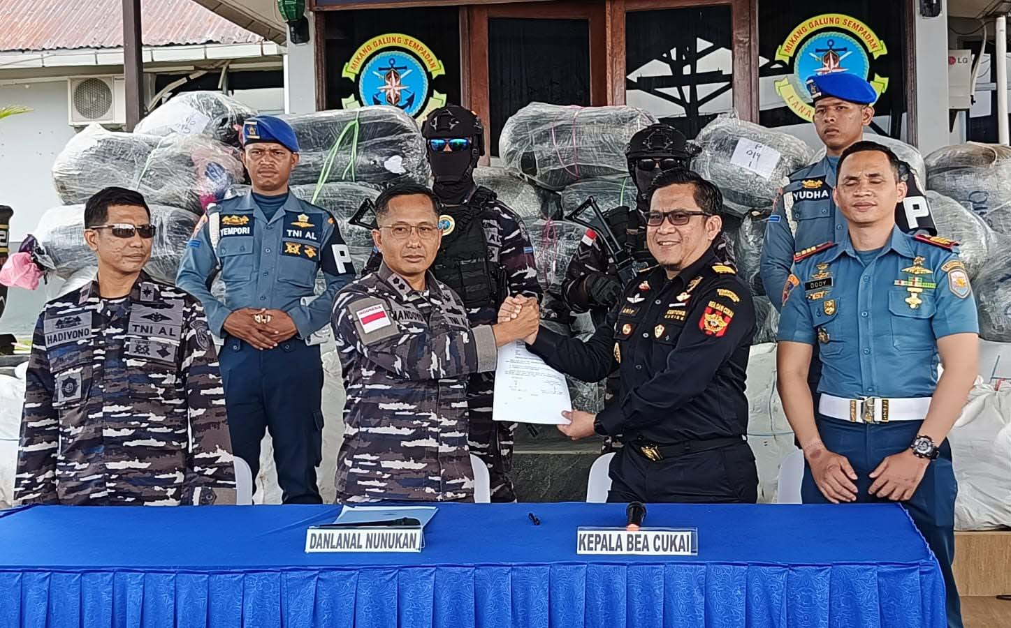 Sinergi TNI AL dan Bea Cukai Nunukan meningkatkan Pengawasan terhadap barang Ilegal yang masuk ke Kabupaten Nunukan.