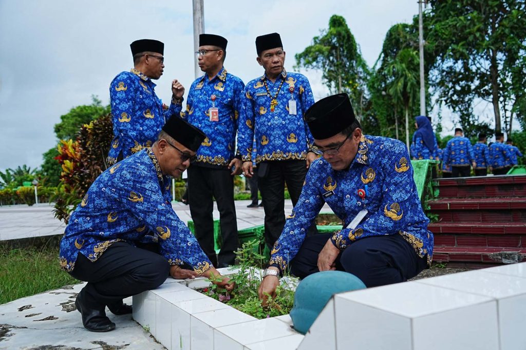 Ziarah Makam Pahlawan Harkitnas 2024, Sekprov : Kita Tunjukkan Nasionalisme di Perbatasan.