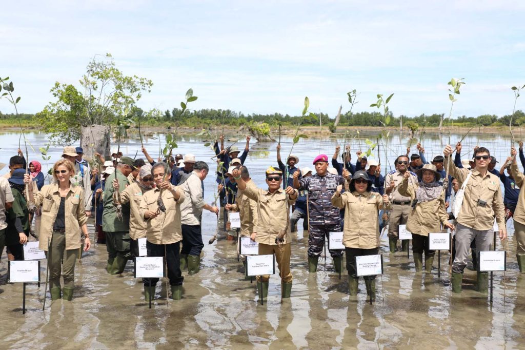 Gubenur Ikuti Kick Off Penanaman Mangrove For Coastal Resilience di Provinsi Kaltara.