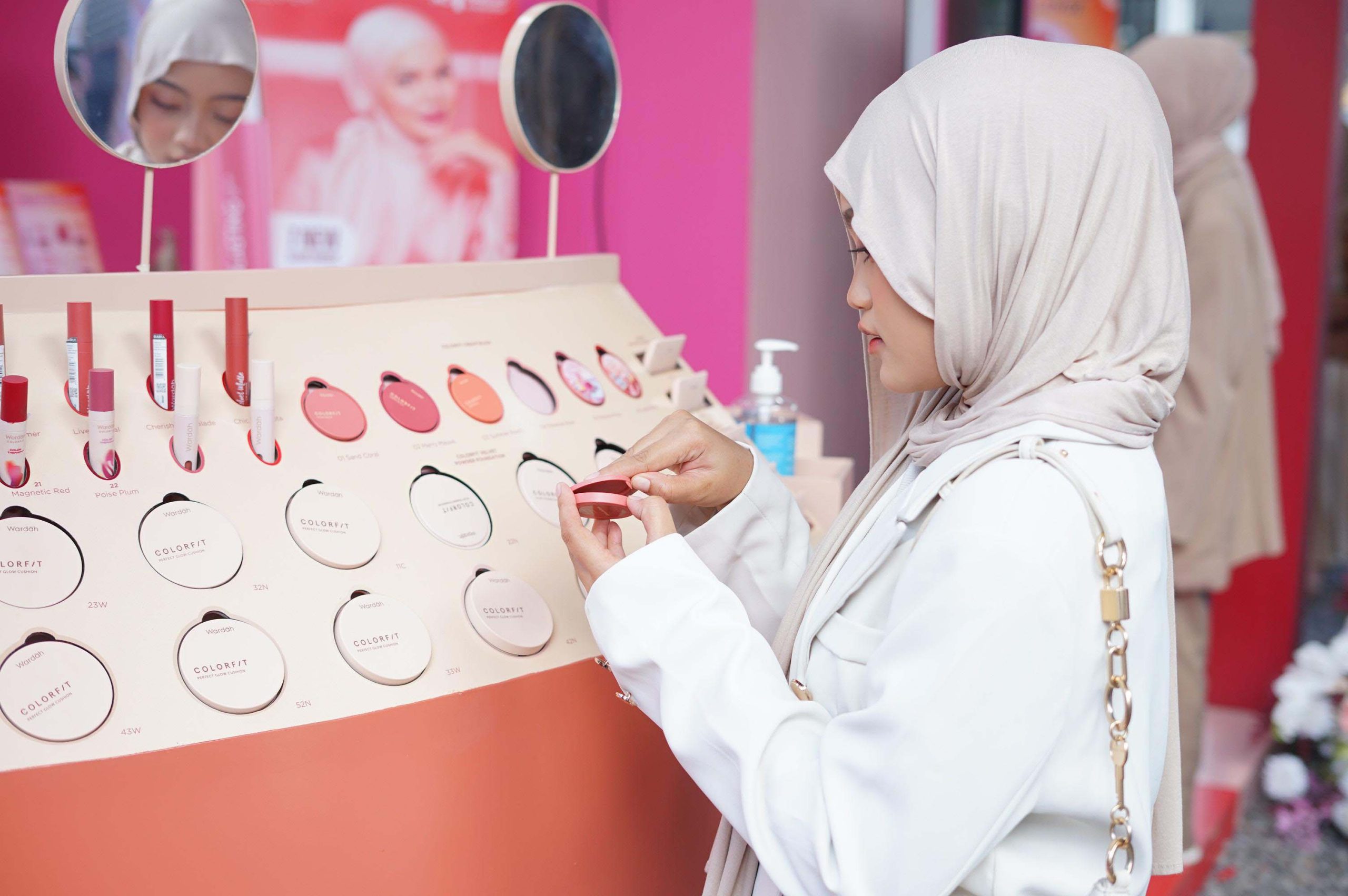 Wardah Hadirkan Experience The Color Expert dan Dukung Seniman Perempuan di ArtJog 2024.