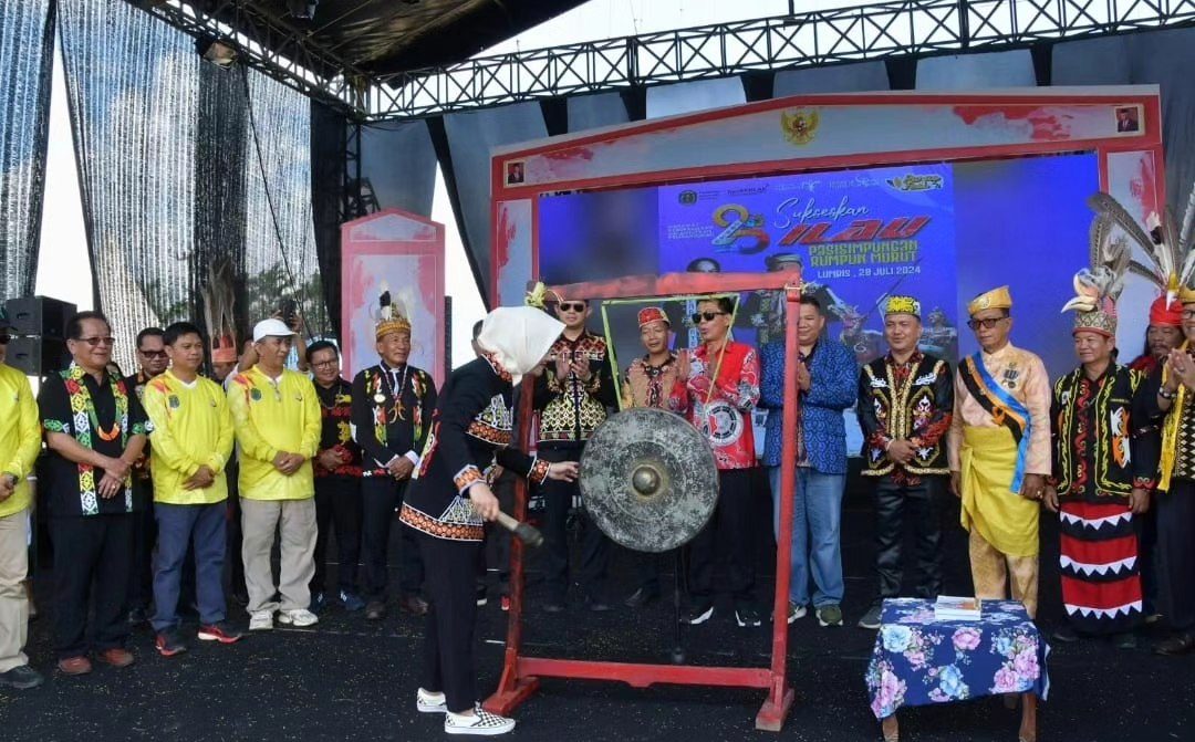 Bupati Nunukan Resmi Membuka Ilau Pasisimpungan Rumpun Murut 2024, Meriahkan HUT Kabupaten Nunukan ke-25.