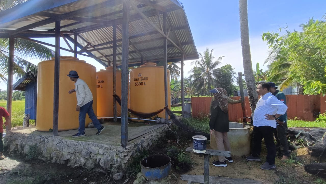 Staf Ahli Kementrian Pertanian, meninjau lokasi pengairan sawah di Tanjung harapan Kecamatan Sebatik.