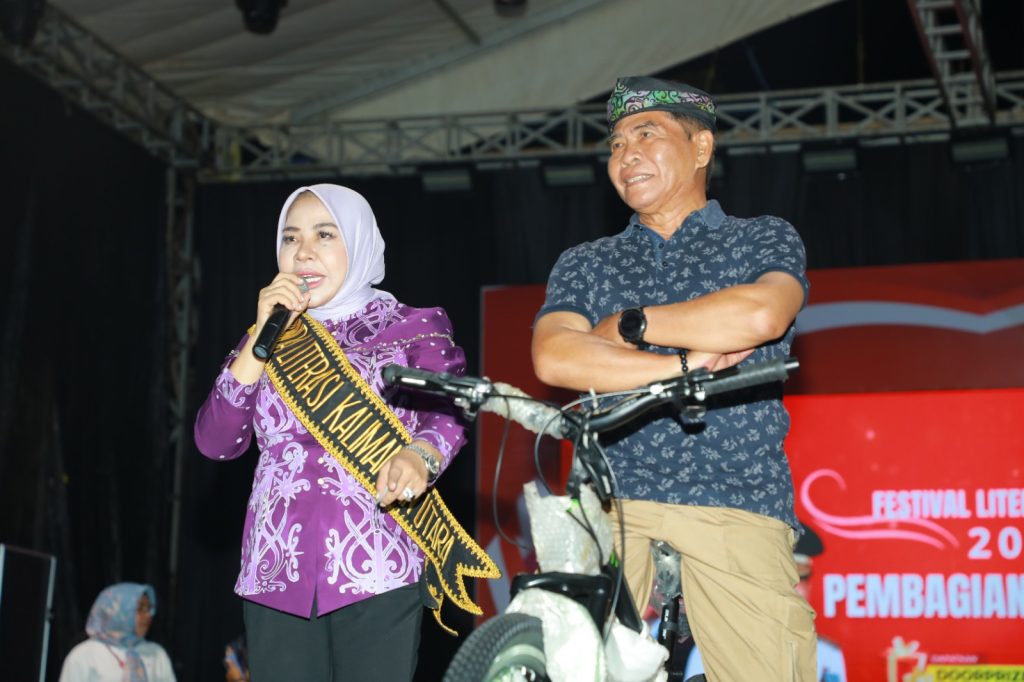 Dihibur Artis Ibukota, Malam Puncak Festival Literasi Kaltara di Pulau Sebatik Berlangsung Meriah