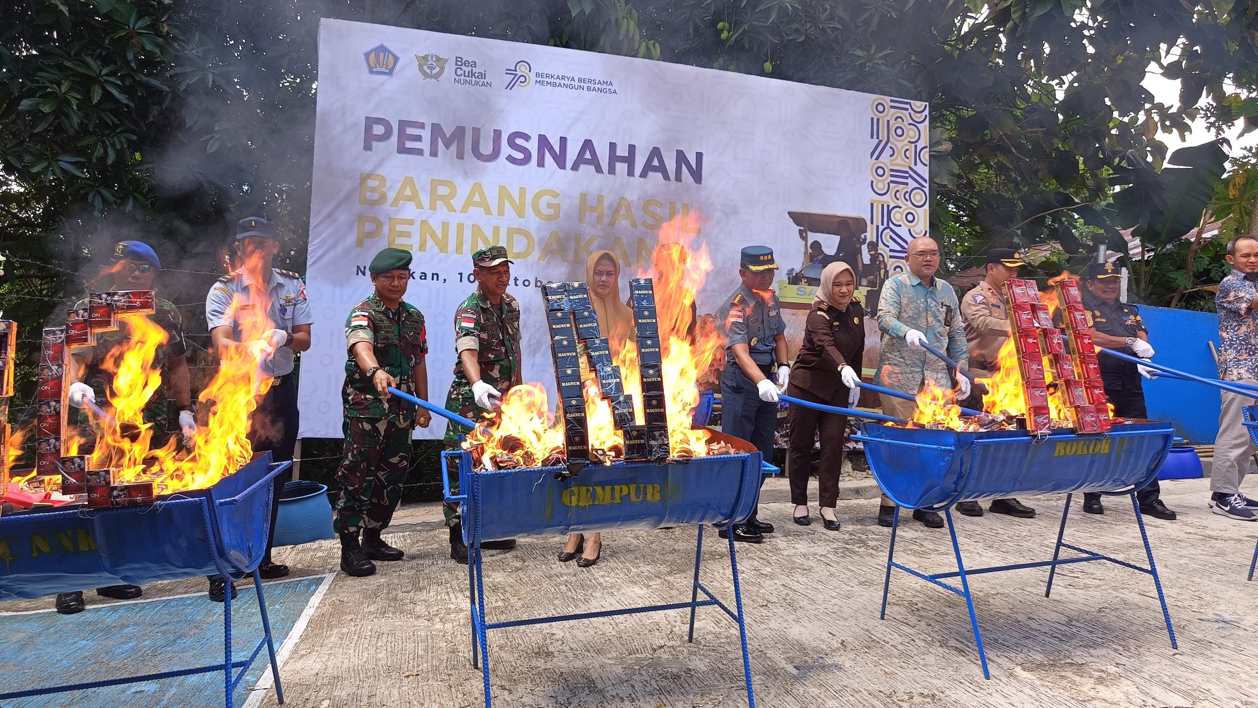 Pemusnahan Rokok Ilegal dengan Cara Dibakar.