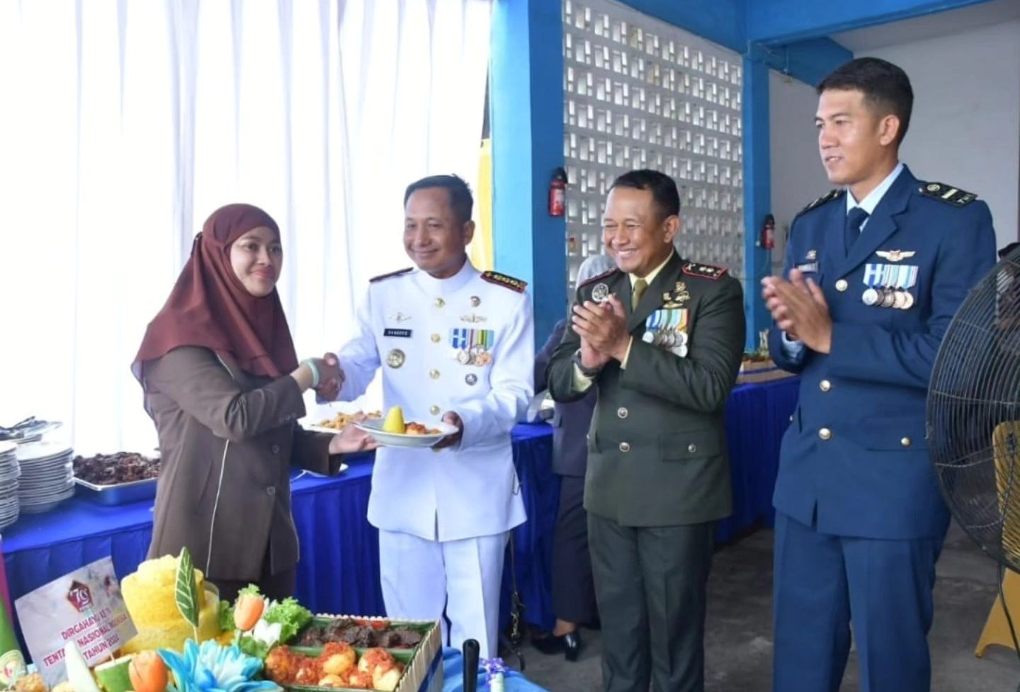 Hadiri HUT TNI yang ke 79 Tahun, Bupati Laura berharap TNI Tetap Bersinergi dengan Pemerintah Daerah Dalam Mengawal Pembangunan