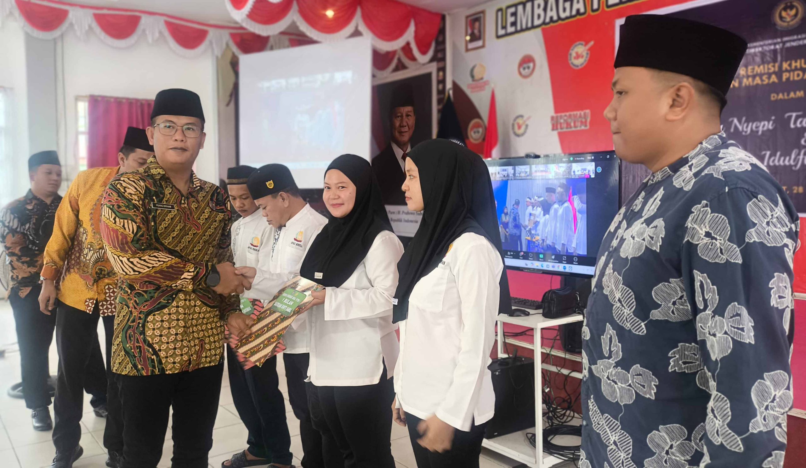 Kepala lapas Nunukan Berikan Remisi Idulfitri ke Warga Binaan