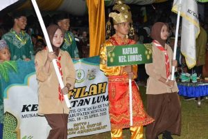 Kafilah dari berbagai kecamatan tampil parade mengenakan pakaian adat khas