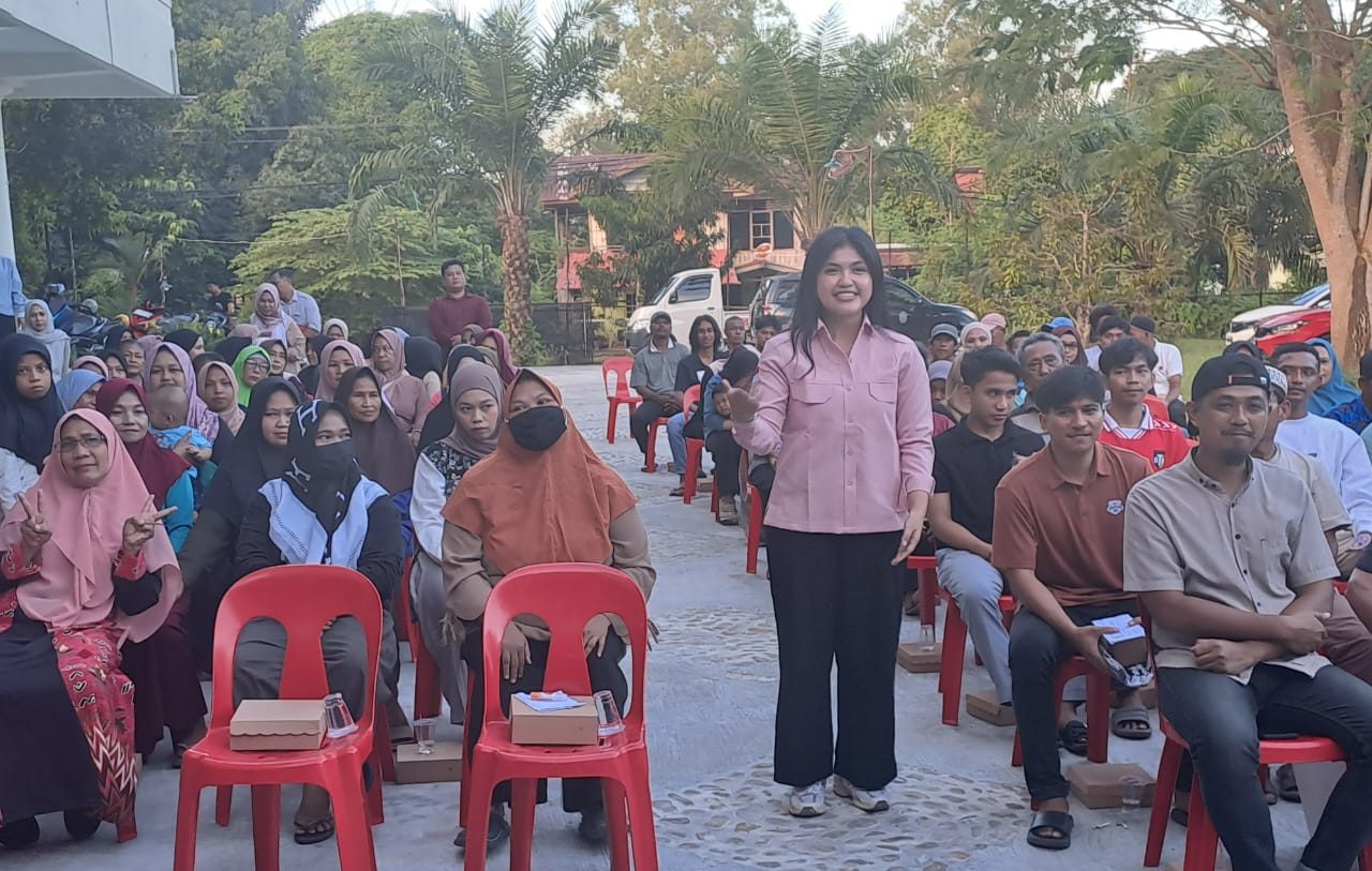 Anggota DPD / MPR RI Larasati Moriska dalam kegiatan penyerapan Aspirasi masyarakat.