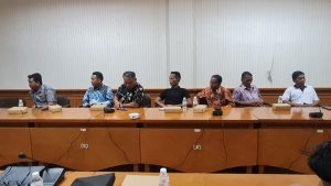 Kepala Desa Wilayah Empat Kabudaya Nunukan Dalam Rapat Dengar Pendapat Di Kantor DPRD Nunukan.