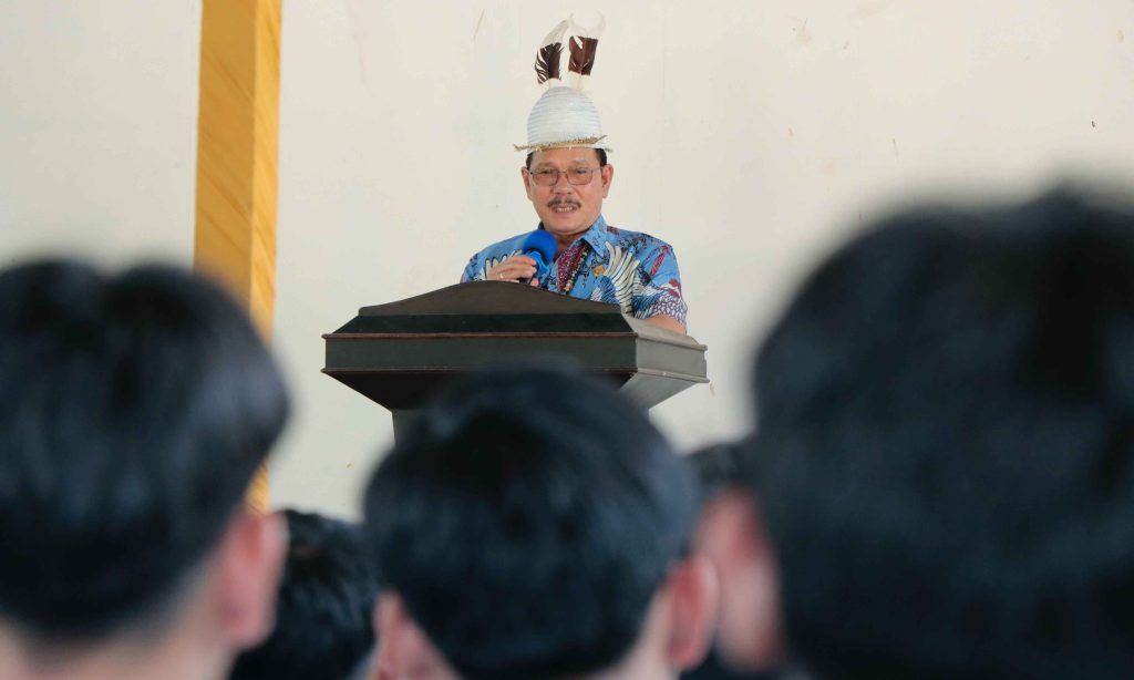 Wagub Ingkong Ala Letakkan Batu Pertama Pembangunan Gedung Serbaguna SMTK Long Bia