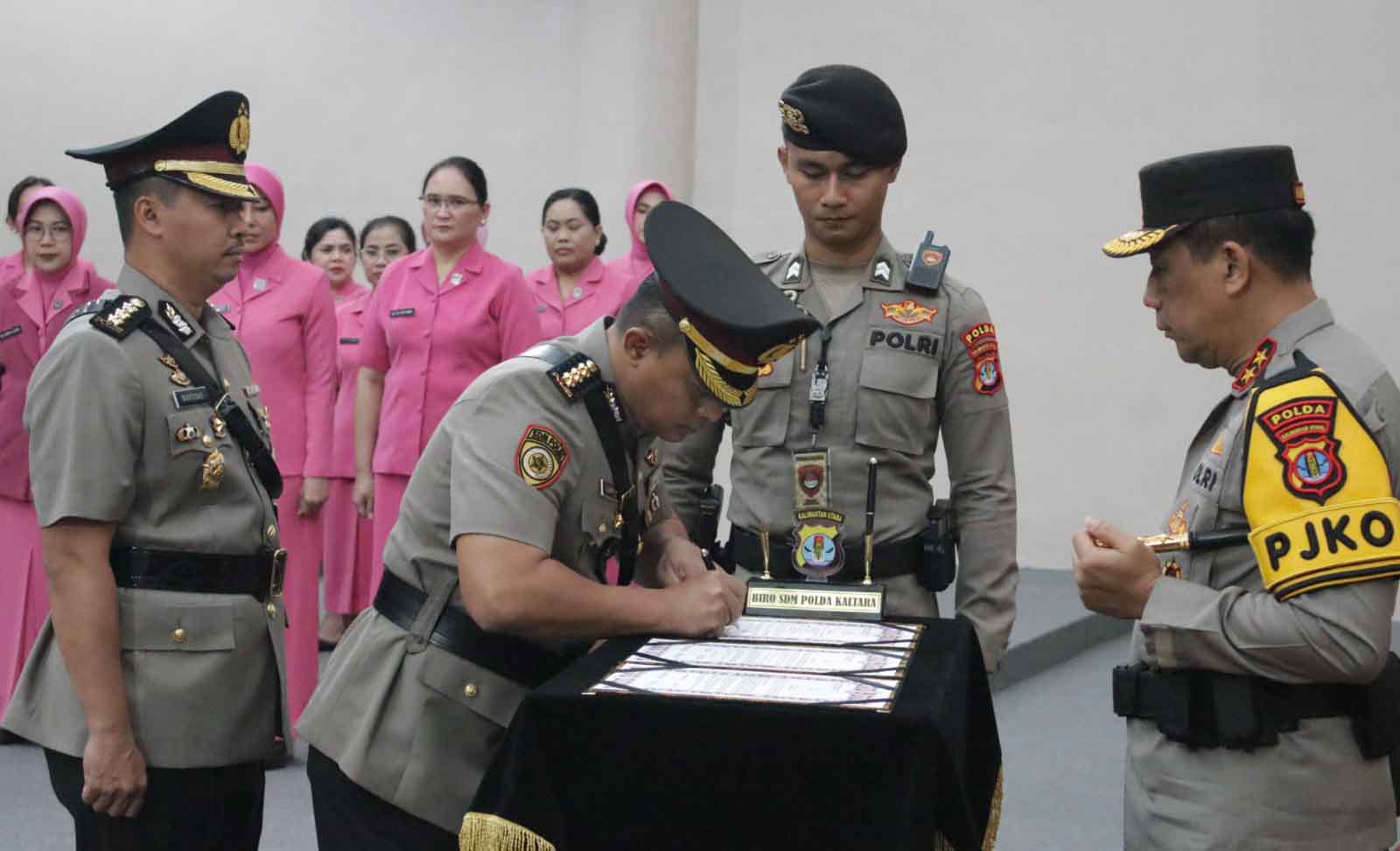 Kapolda Kaltara Pimpin Sertijab Karo SDM Polda Kaltara