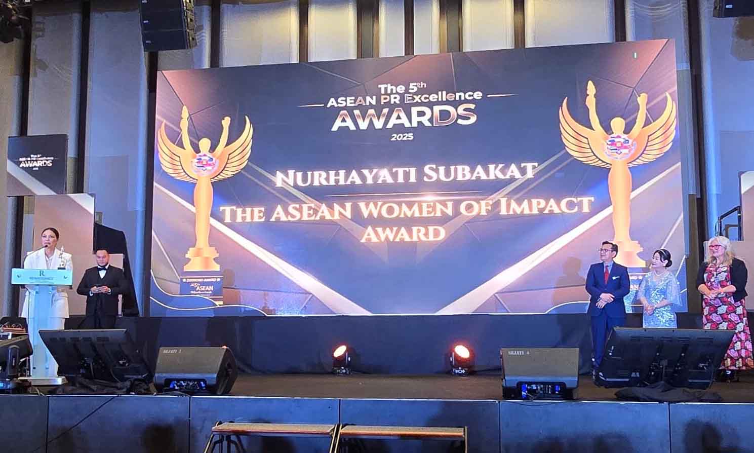 Nurhayati Subakat Terima ASEAN Women of Impact Award 2025