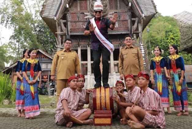 Jelajahi Desa Kete’ Kesu Toraja Utara, Gubernur Harapkan Dapat Menjadi Motivasi untuk Kembangkan Potensi Wisata di Kaltara