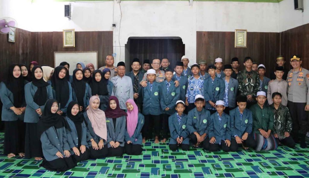 Kapolda Kaltara Gelar Bakti Sosial di Pondok Pesantren Fatimah Az-Zahra Tanjung Selor
