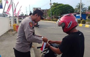 Sambut HUT RI Ke 80, Polsek Jajaran Polres Nunukan Aksi Serentak Pasang Bendera Merah Putih