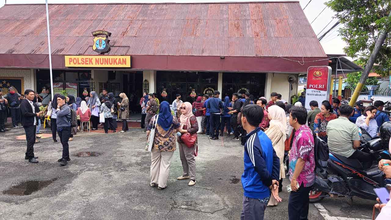 Antrian Panjang Pelayanan Rekomendasi Pembuatan SKCK di Polsek Nunukan