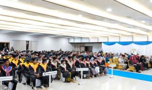 Sebanyak 390 mahasiswa dari empat program studi resmi diwisuda