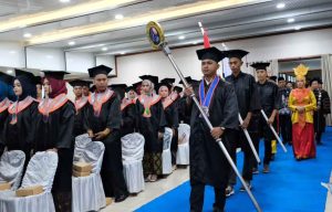 Sebanyak 390 mahasiswa dari empat program studi resmi diwisuda