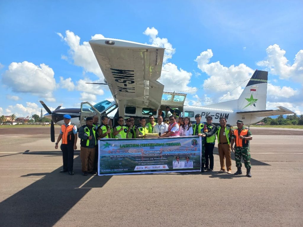 Penuhi Kebutuhan Masyarakat di Perbatasan, Pemkab Nunukan Launching Penerbangan Perdana SOA Penumpang dan Barang Ke Krayan
