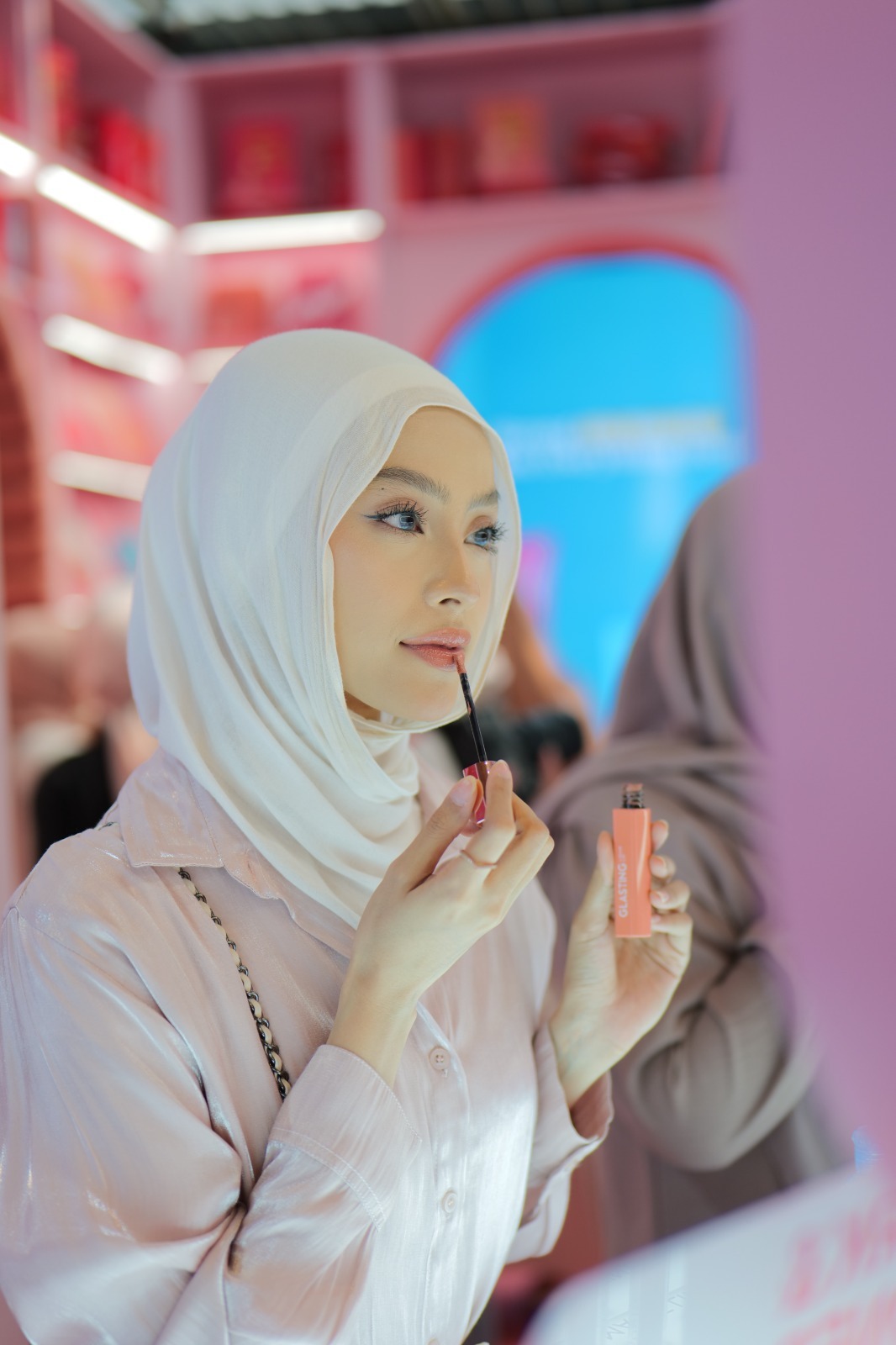 Modeling Wardah Cosmetic