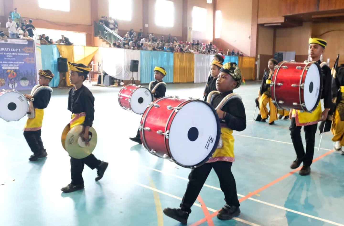 Marching Band SDN 006 Binusan Menggema di GOR Dwikora Nunukan