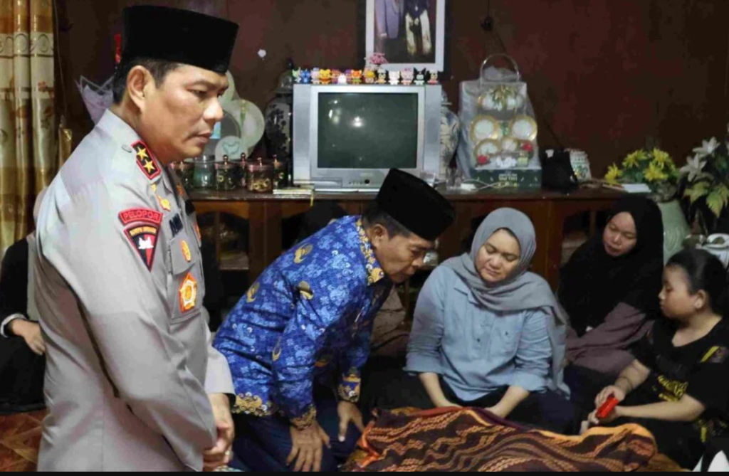 Kapolda Kaltara Berkunjung ke Kediaman Almarhum H. Abdul Djalil Fatah, Ketua FKUB Prov. Kaltara