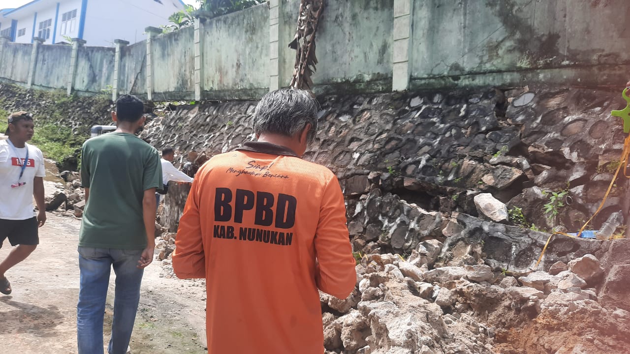 Curah Hujan Tinggi, Pagar SMP Negeri 1 Nunukan Nyaris Roboh, Komisi I Minta Pemkab Segera Atasi