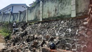 Curah Hujan Tinggi, Pagar SMP Negeri 1 Nunukan Nyaris Roboh, Komisi I Minta Pemkab Segera Atasi