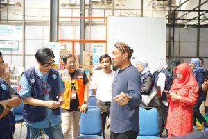 Kolaborasi lembaga kemanusiaan, korporasi, akademisi, dan musisi (Arman Maulana) yang mewakili masyarakat Indonesia.