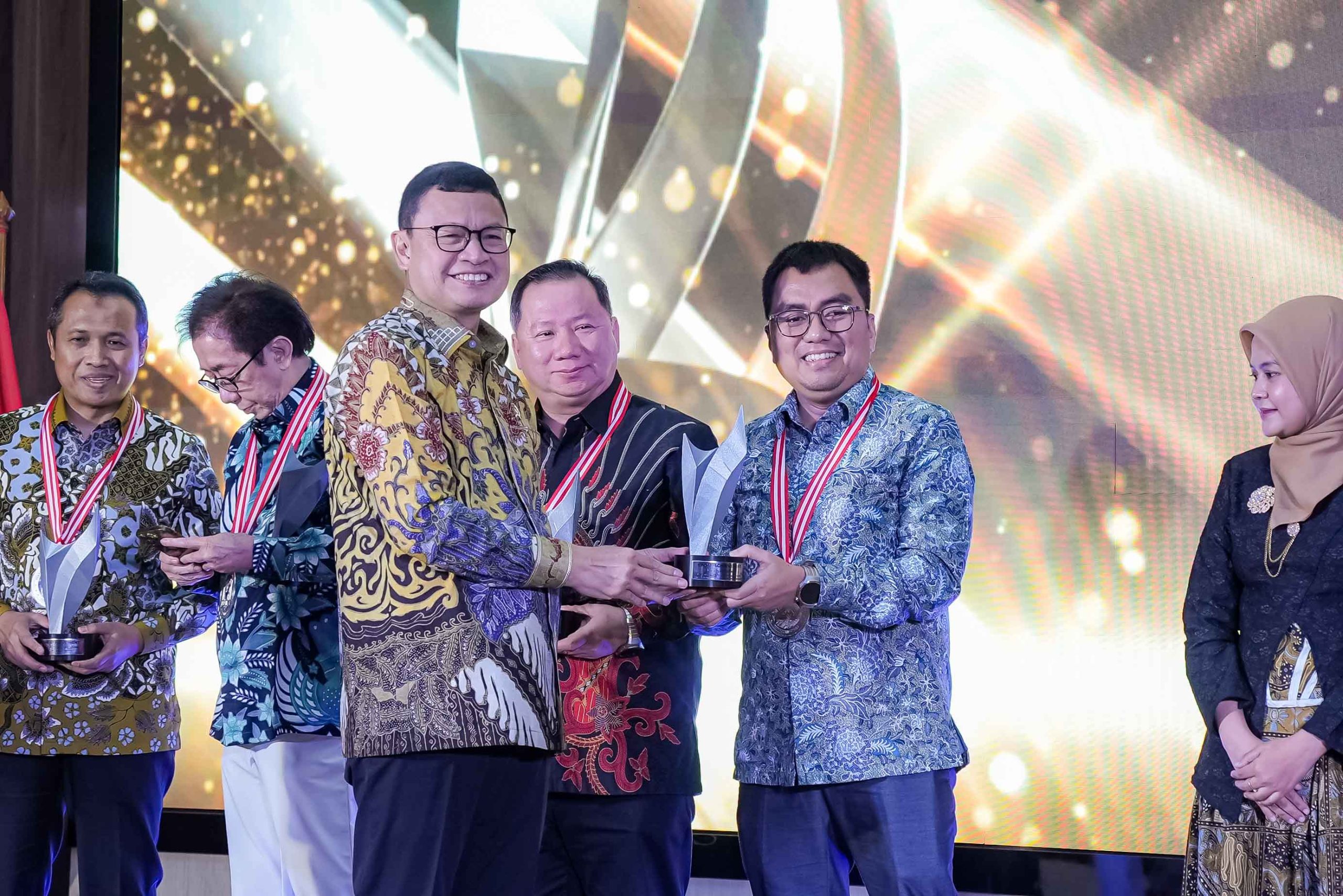 Nurhayati Subakat Raih Penghargaan BPOM Award 2026, Pelopor Revolusi Kosmetik Halal dan Aman di Indonesia