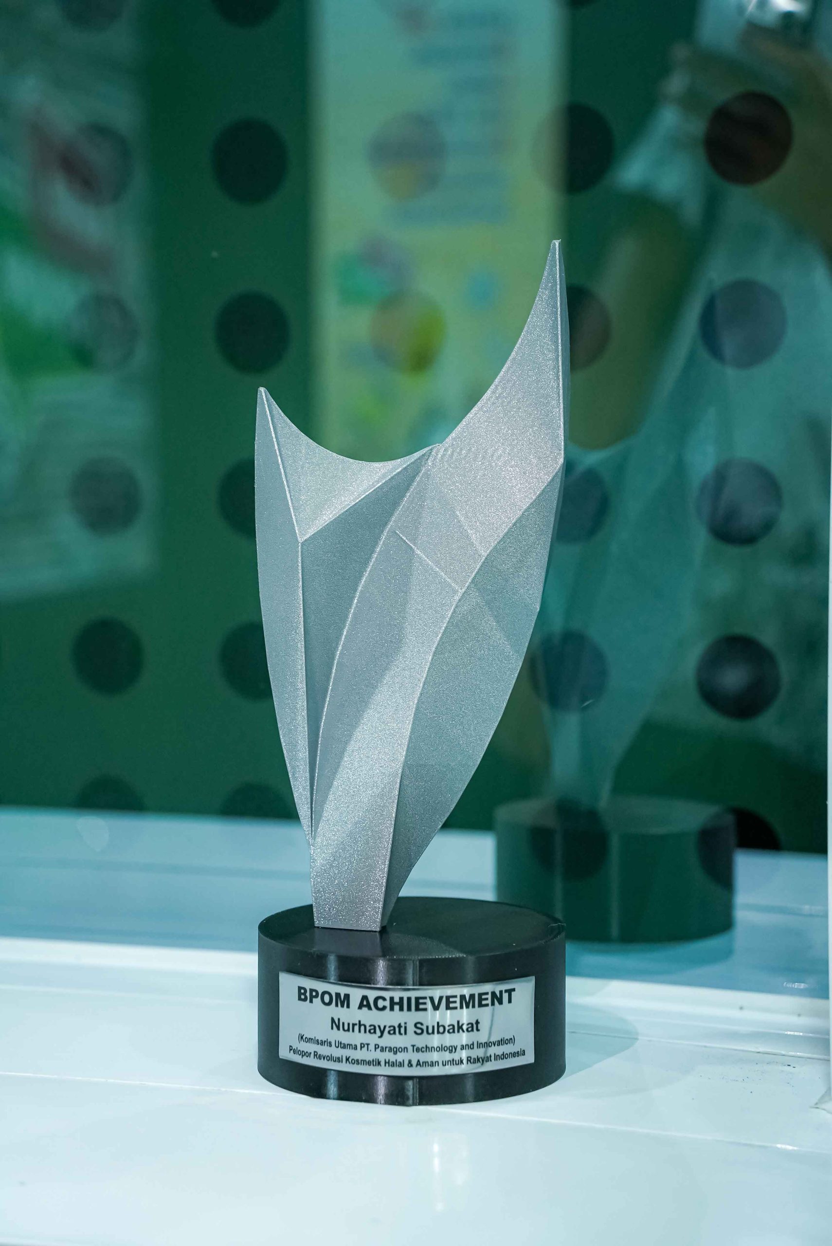 Nurhayati Subakat Raih Penghargaan BPOM Award 2026, Pelopor Revolusi Kosmetik Halal dan Aman di Indonesia