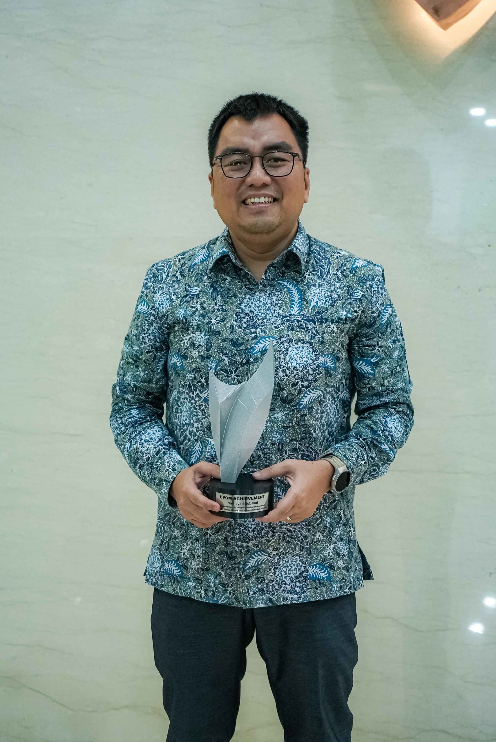 Nurhayati Subakat Raih Penghargaan BPOM Award 2026, Pelopor Revolusi Kosmetik Halal dan Aman di Indonesia